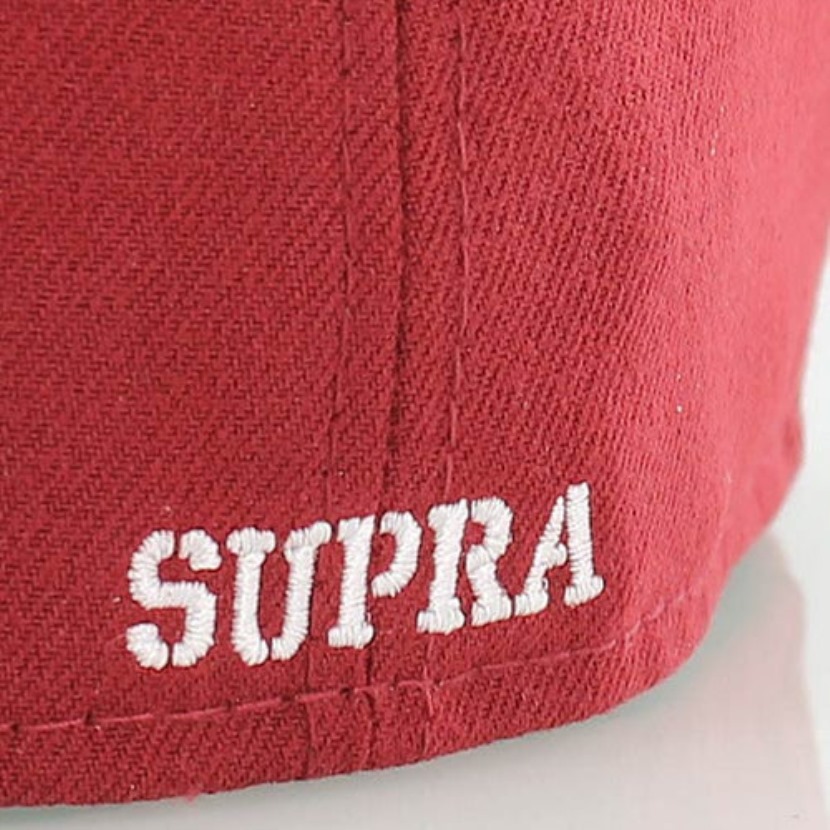 Supra Acima Da Zebra Vermelha Da Nova Era