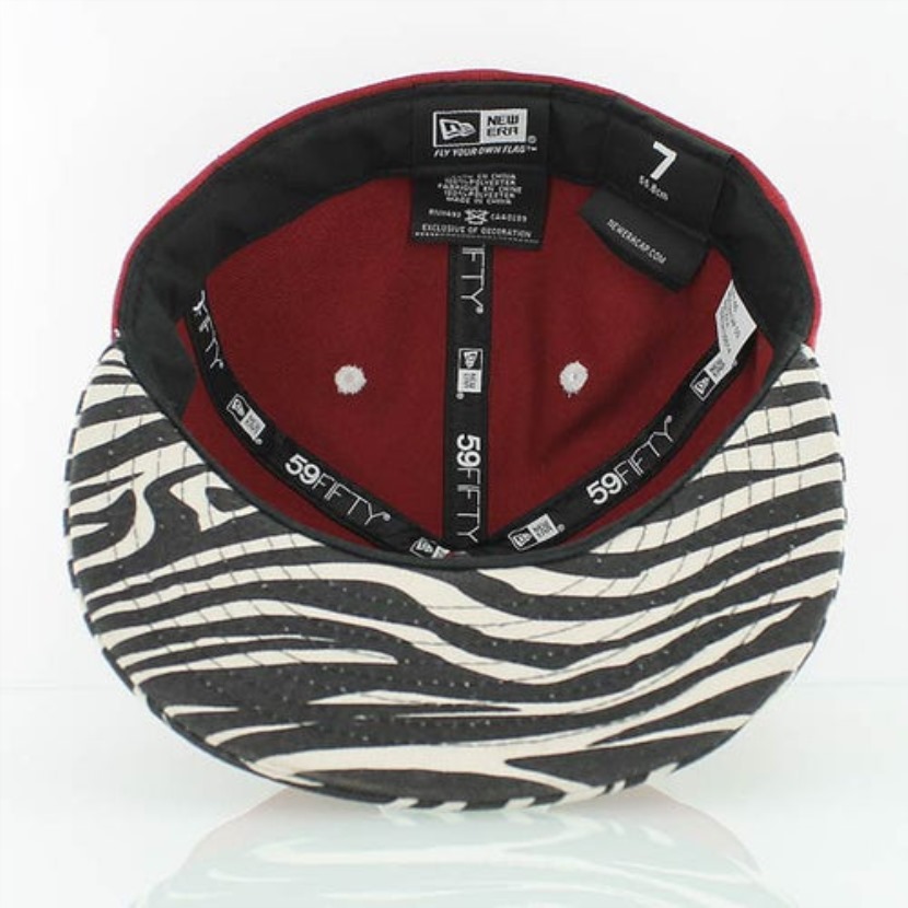 Supra Acima Da Zebra Vermelha Da Nova Era